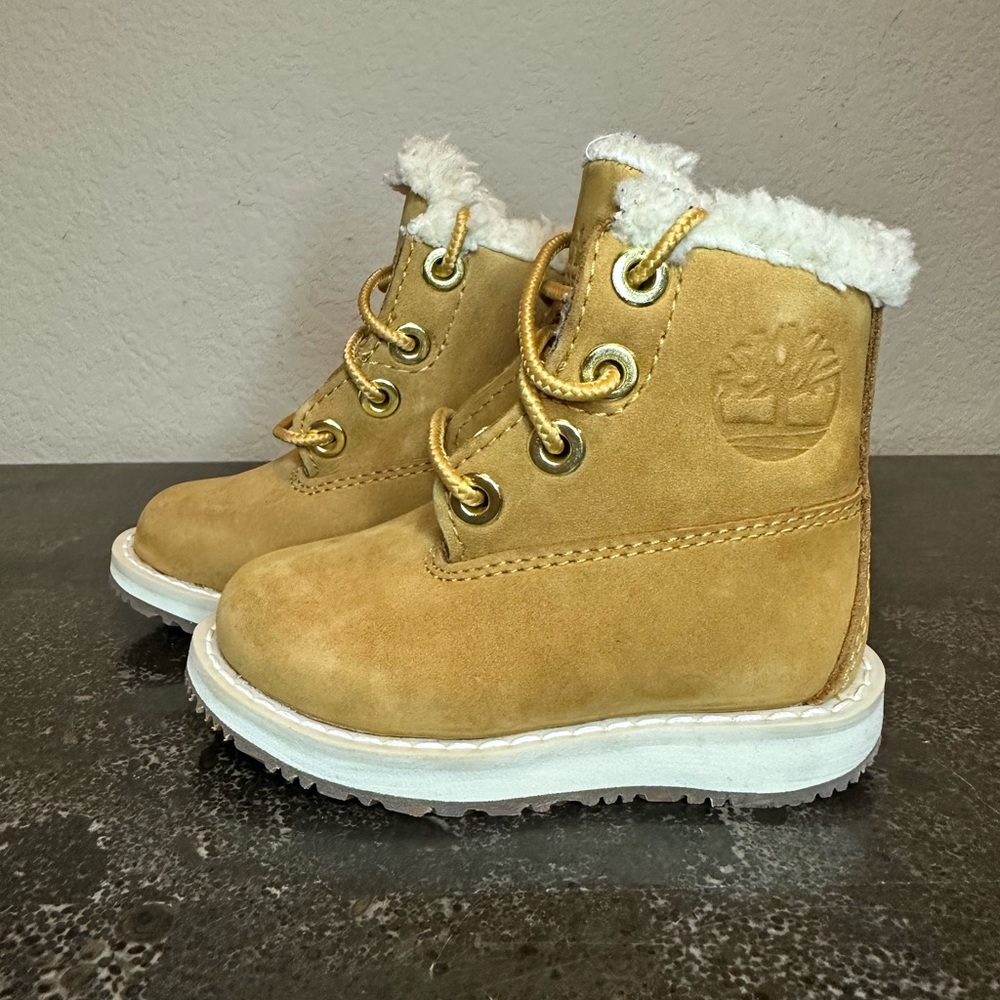 Timberland Richmond Ridge 6IN Warm Lined Boot Wheat Nubuck Toddler size 4